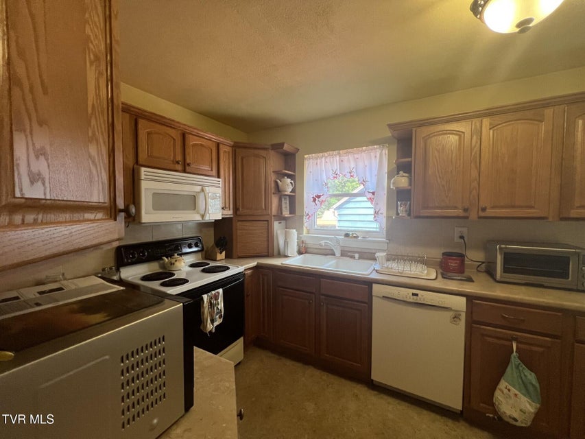 Photo #24: 741 Wood Avenue
