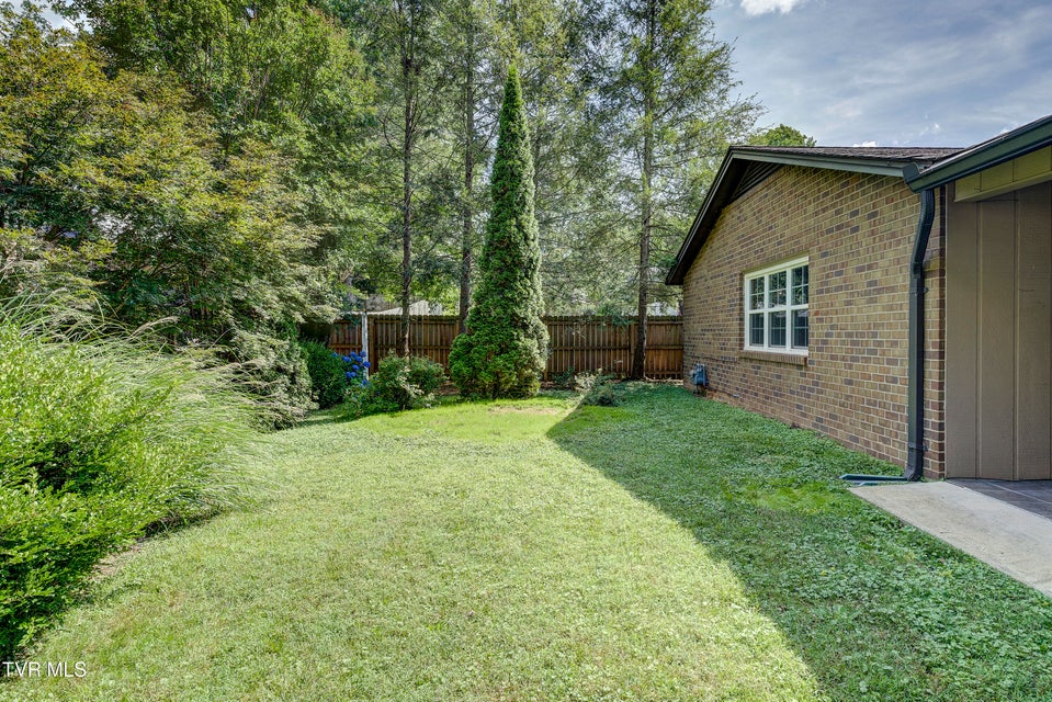 Photo #10: 1019 Somerset Drive