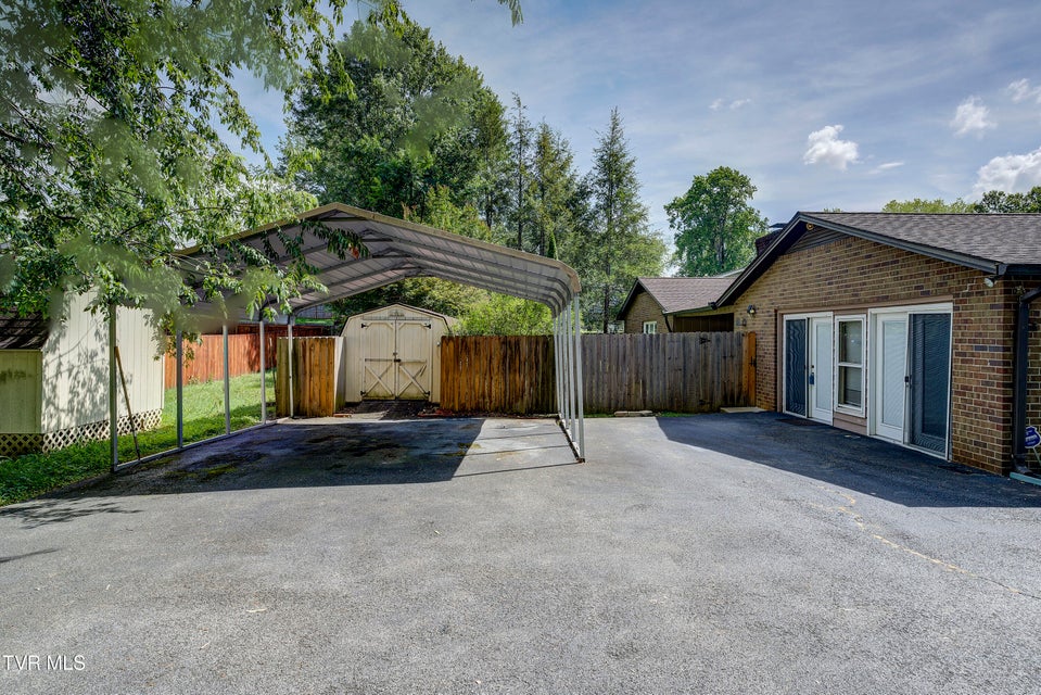 Photo #7: 1019 Somerset Drive