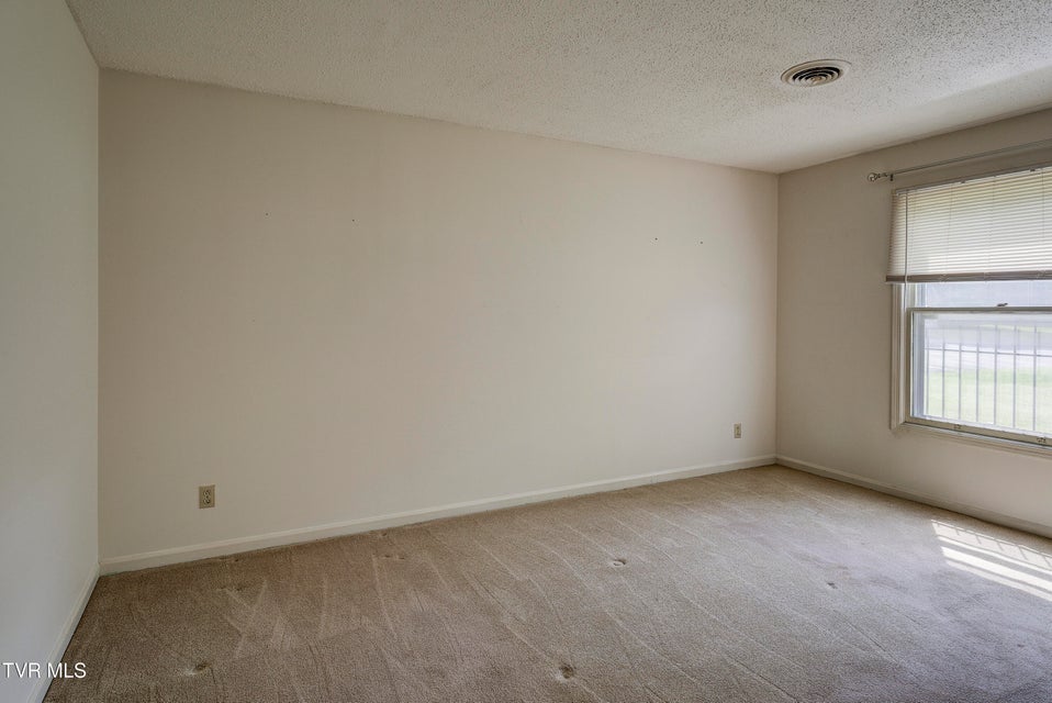 Photo #31: 1019 Somerset Drive
