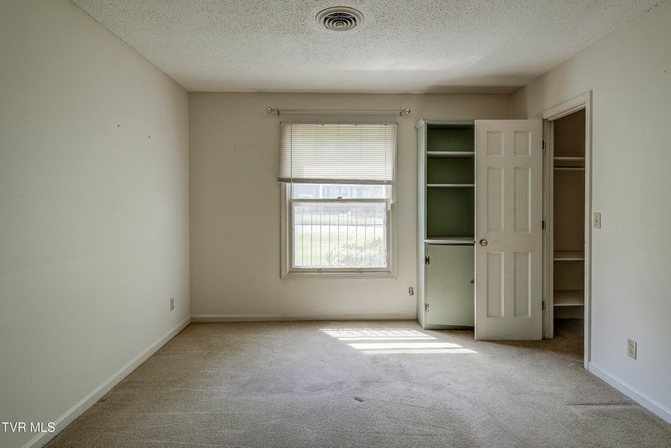 Photo #32: 1019 Somerset Drive