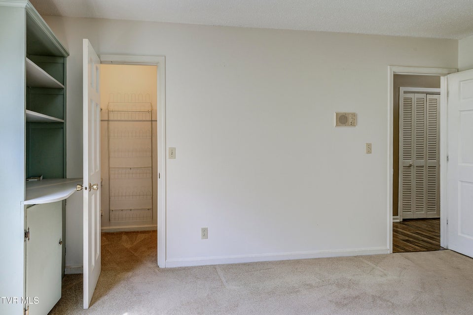 Photo #33: 1019 Somerset Drive