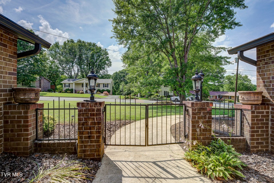Photo #3: 1019 Somerset Drive