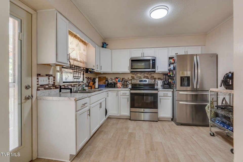Photo #9: 1806 Dellwood Circle