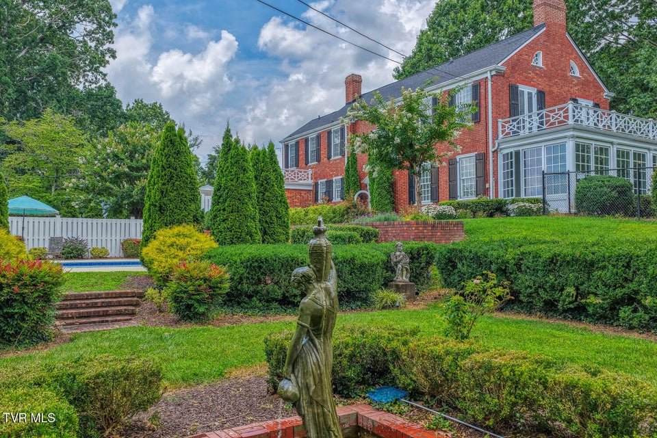Photo #32: 1261 Watauga Street