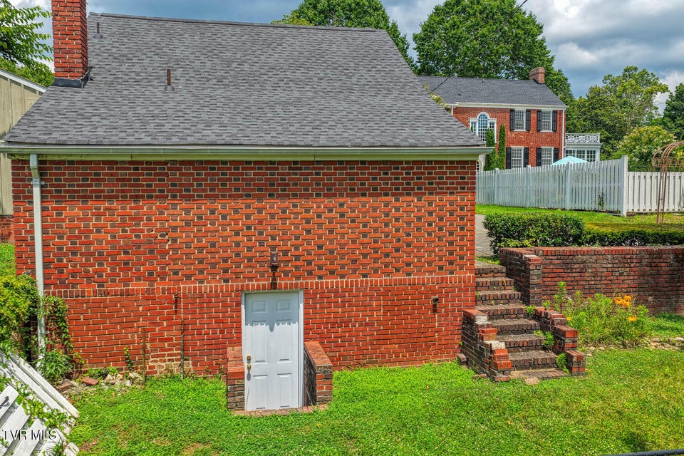 Photo #37: 1261 Watauga Street