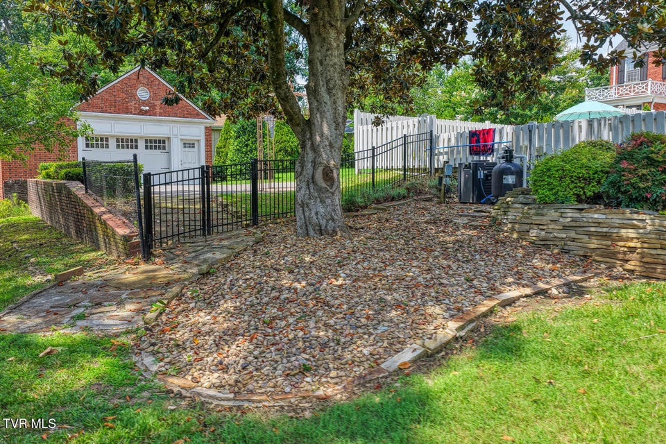 Photo #53: 1261 Watauga Street