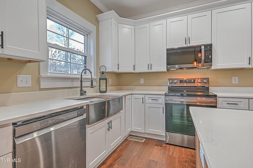 Photo #37: 144 Rosecliff Drive