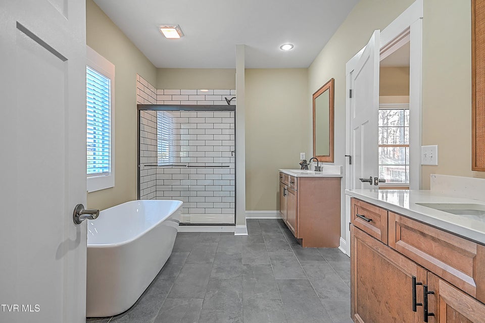 Photo #48: 144 Rosecliff Drive