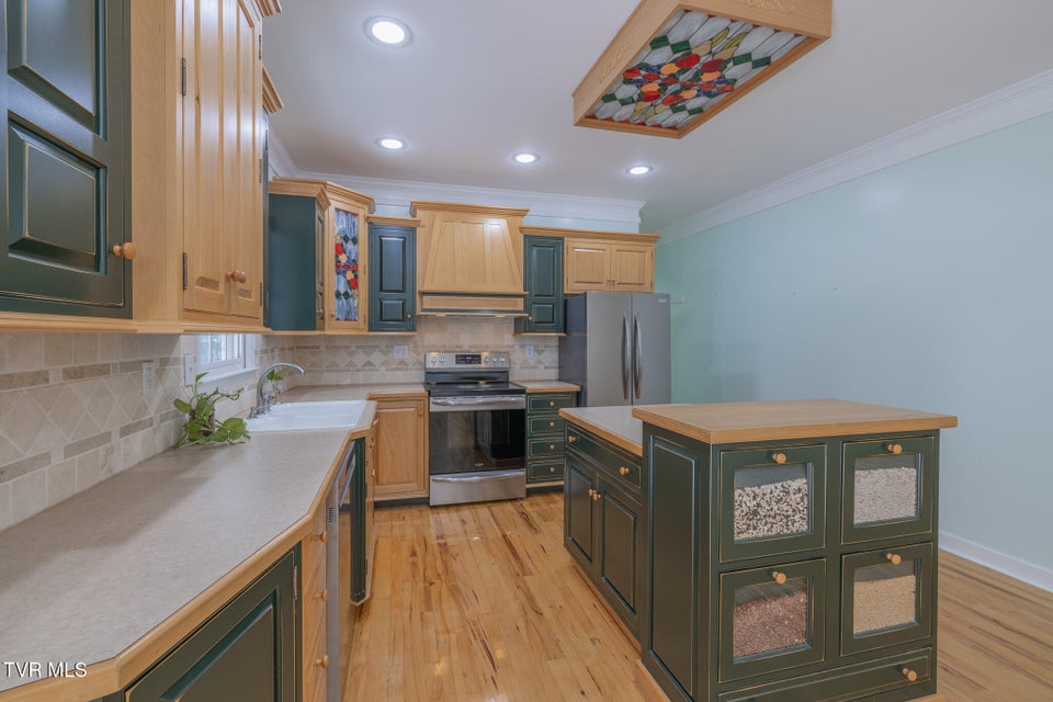 Photo #7: 566 Beechwood Road