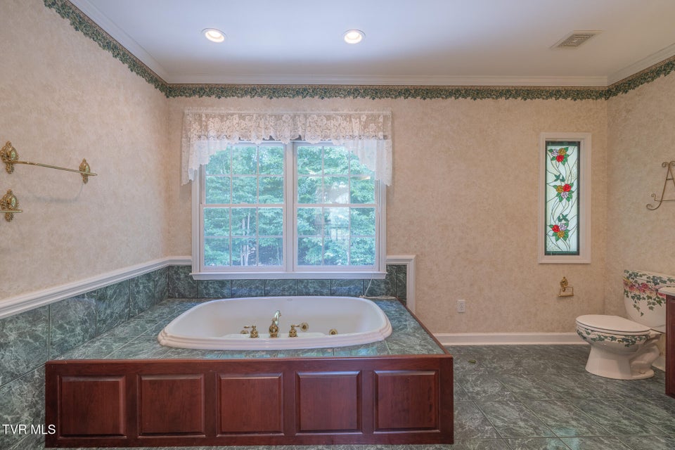 Photo #25: 566 Beechwood Road