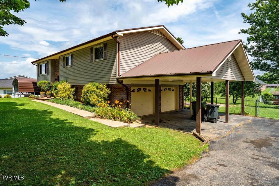 Photo #63: 2122 Hillcrest Drive