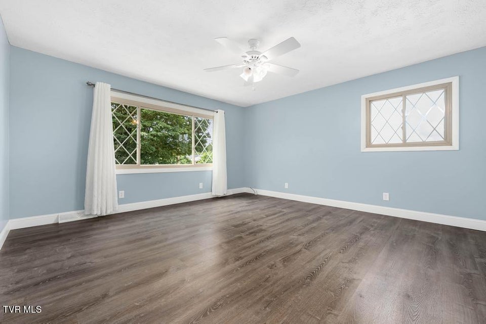 Photo #9: 2122 Hillcrest Drive