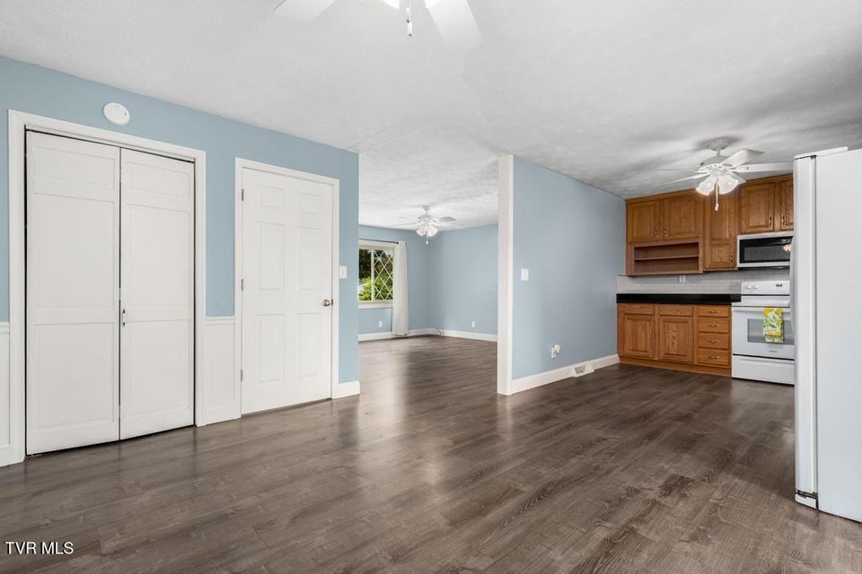 Photo #15: 2122 Hillcrest Drive
