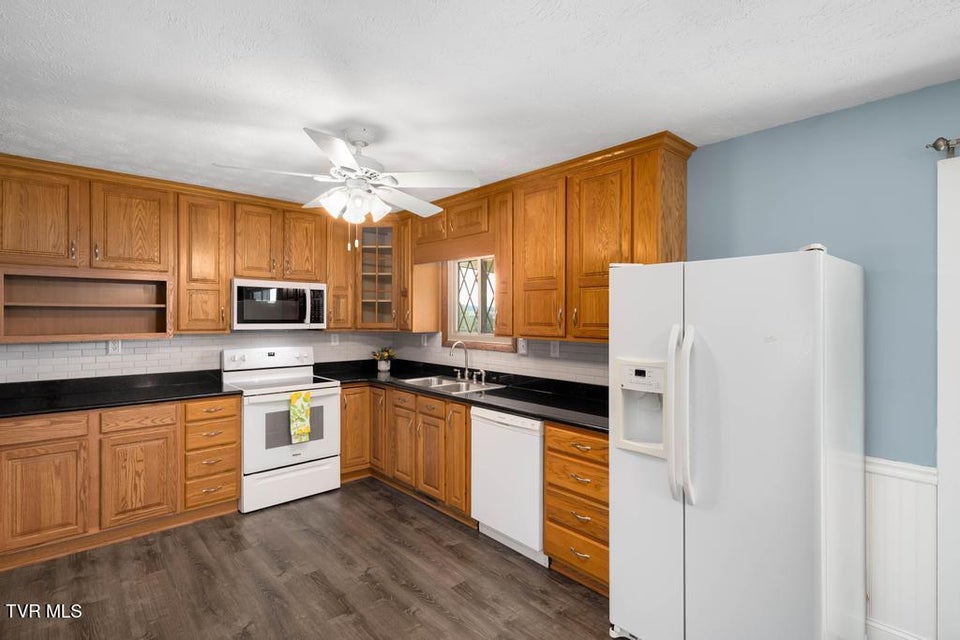 Photo #16: 2122 Hillcrest Drive
