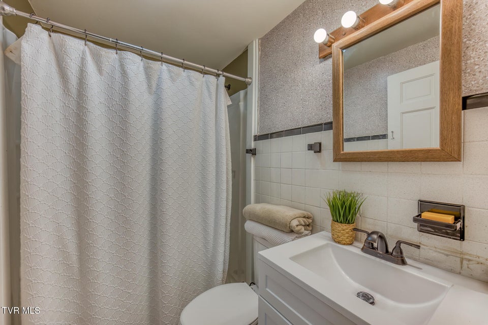 Photo #16: 1409 Newton Street