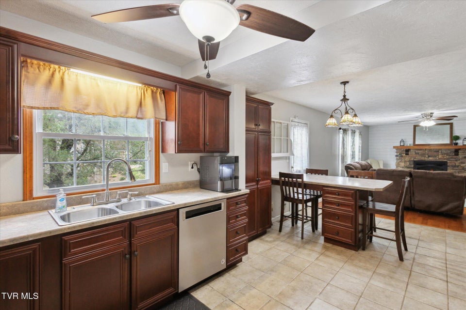 Photo #11: 4404 Stillwood Avenue