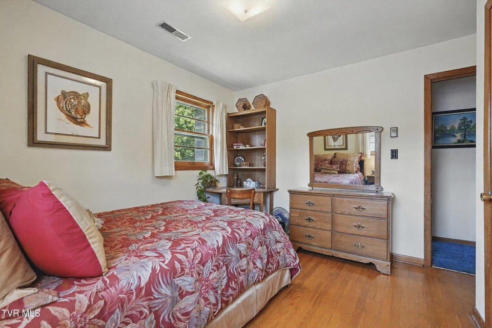 Photo #13: 6 Machamer Court