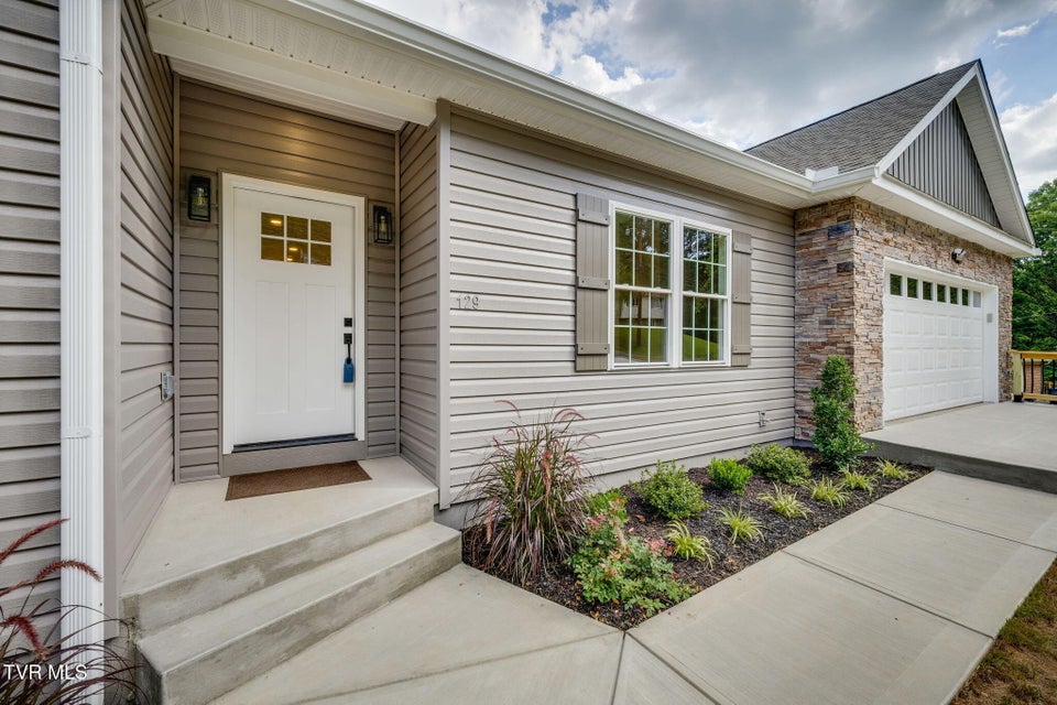 Photo #4: 129 Stratton Place