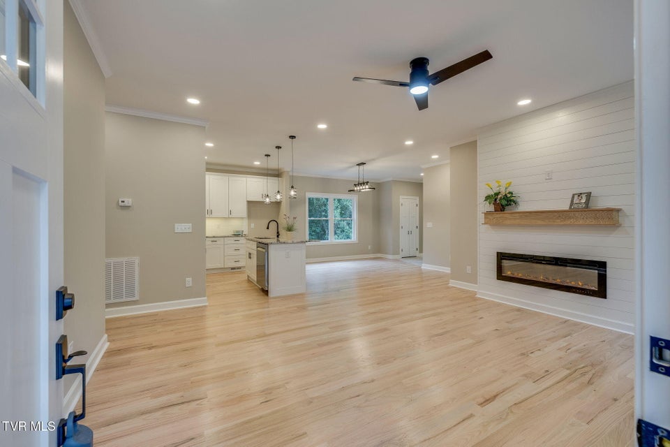 Photo #5: 129 Stratton Place