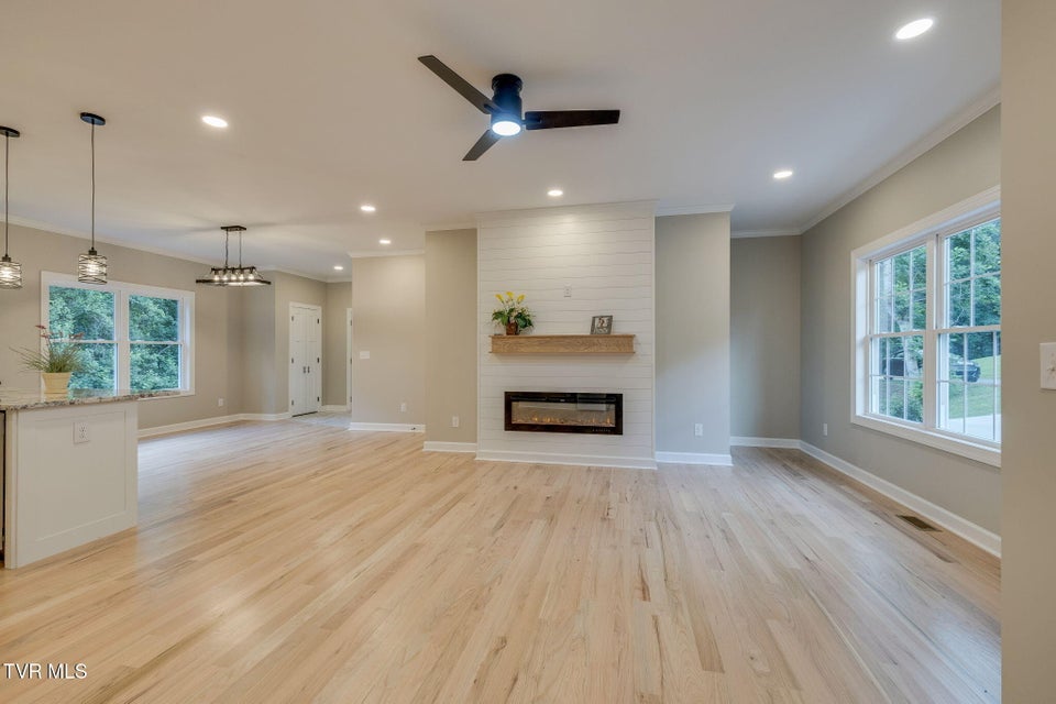 Photo #6: 129 Stratton Place