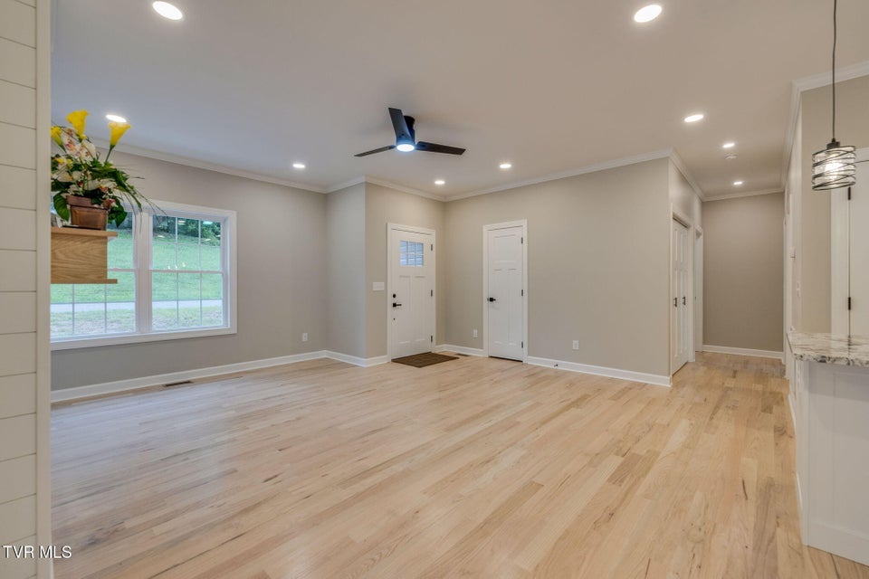 Photo #8: 129 Stratton Place