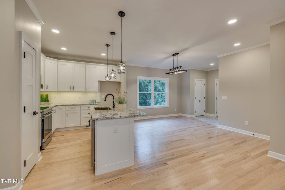 Photo #9: 129 Stratton Place