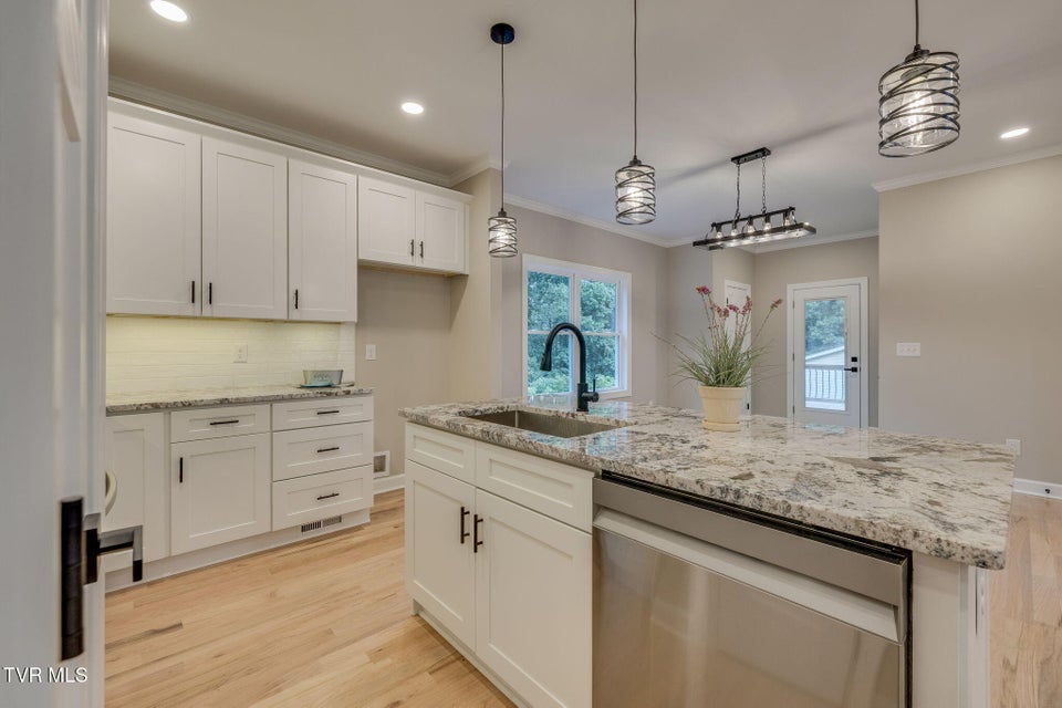 Photo #13: 129 Stratton Place