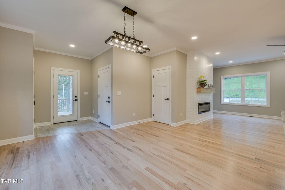 Photo #15: 129 Stratton Place