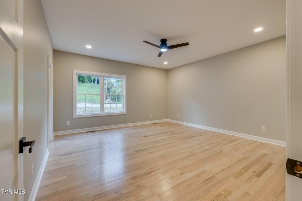 Photo #17: 129 Stratton Place