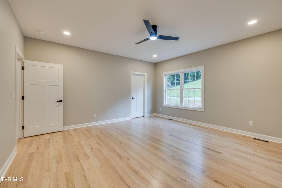Photo #19: 129 Stratton Place