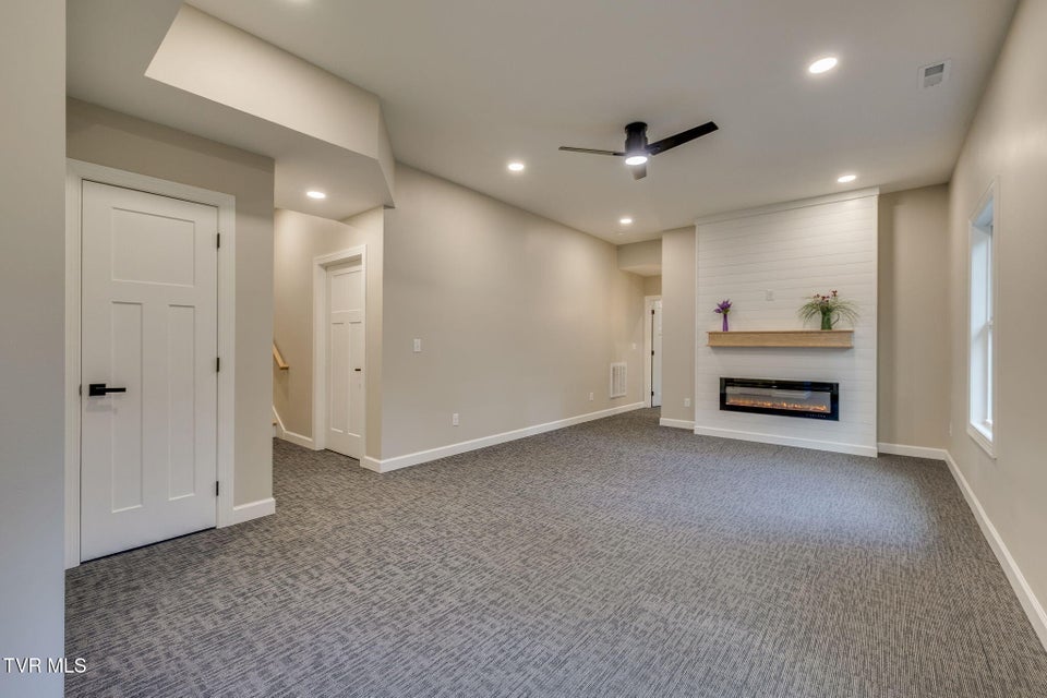 Photo #26: 129 Stratton Place
