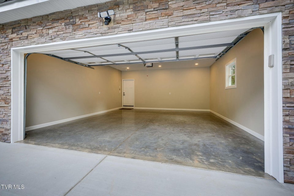 Photo #39: 129 Stratton Place