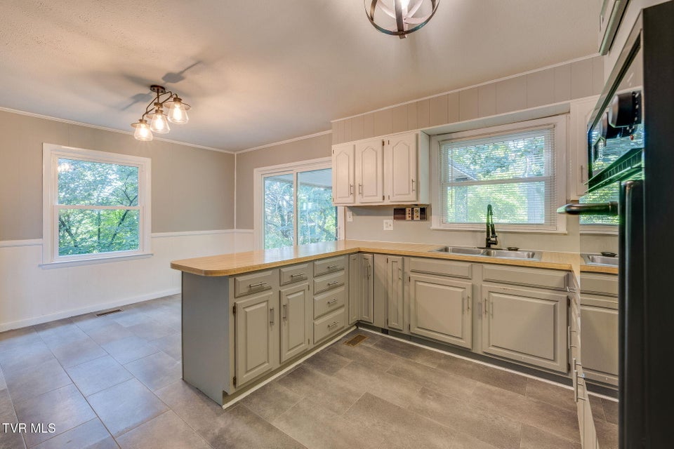 Photo #13: 3513 Crest Road