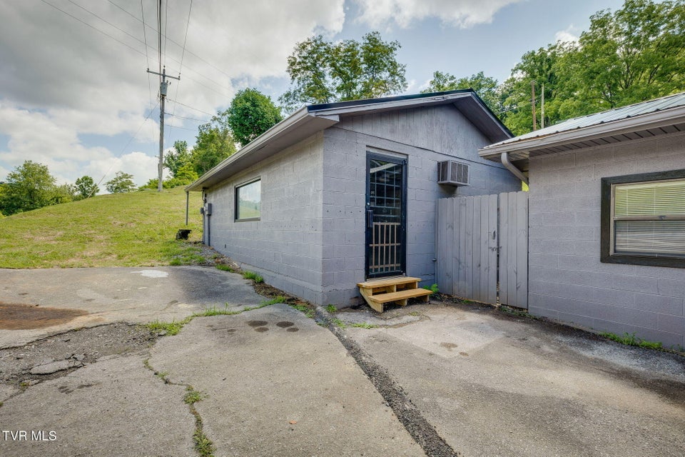 Photo #4: 899 -901 Watauga Road