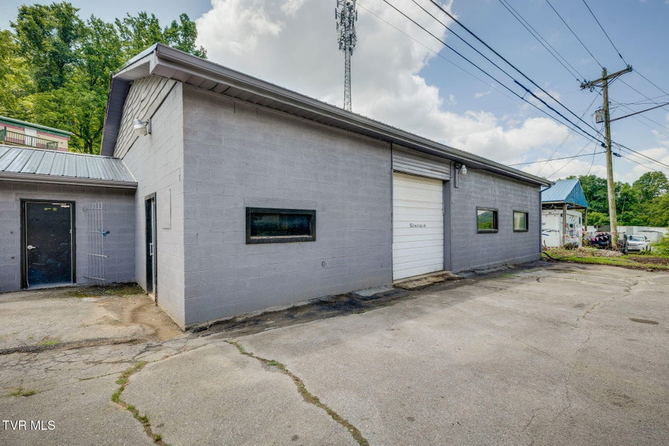 Photo #6: 899 -901 Watauga Road