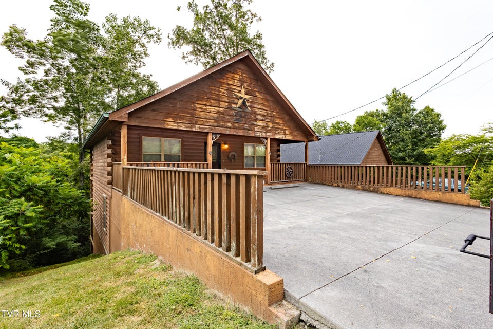 Photo #2: 440 Oak Sky Way