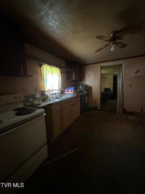 Photo #7: 1021 Globe Street