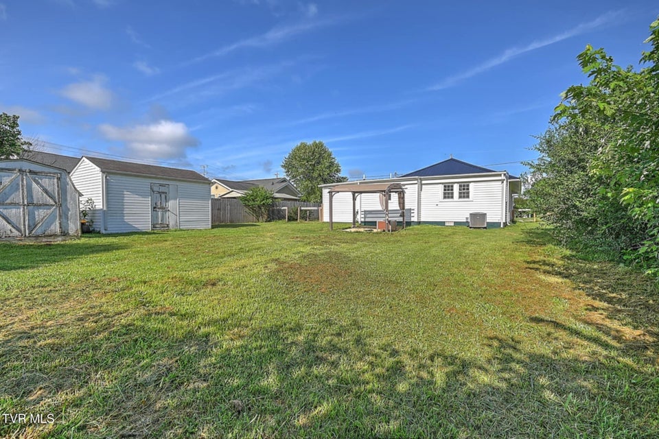 Photo #32: 810 Roan Street