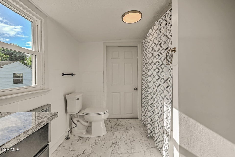 Photo #10: 810 Roan Street