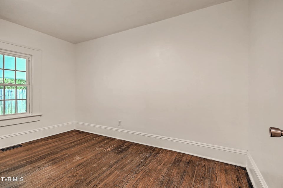 Photo #17: 810 Roan Street