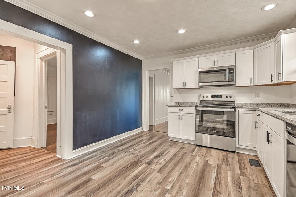 Photo #18: 810 Roan Street