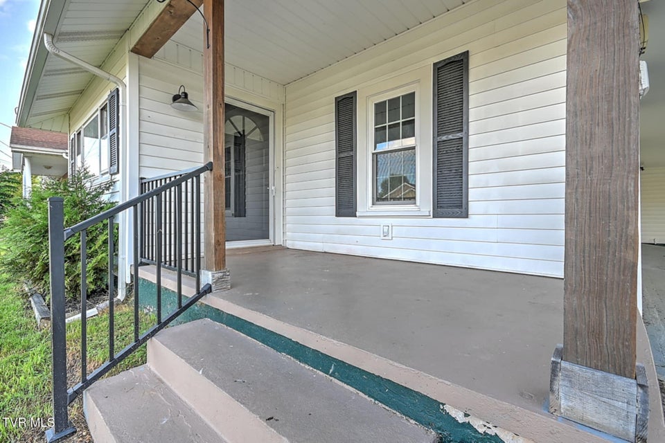 Photo #4: 810 Roan Street