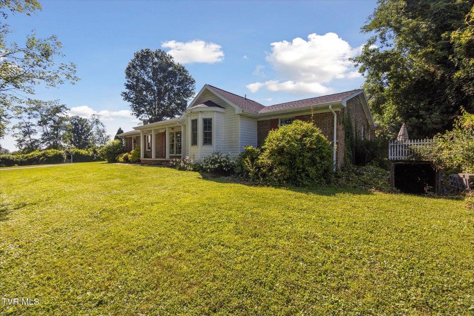 Photo #32: 15493 Siesta Avenue