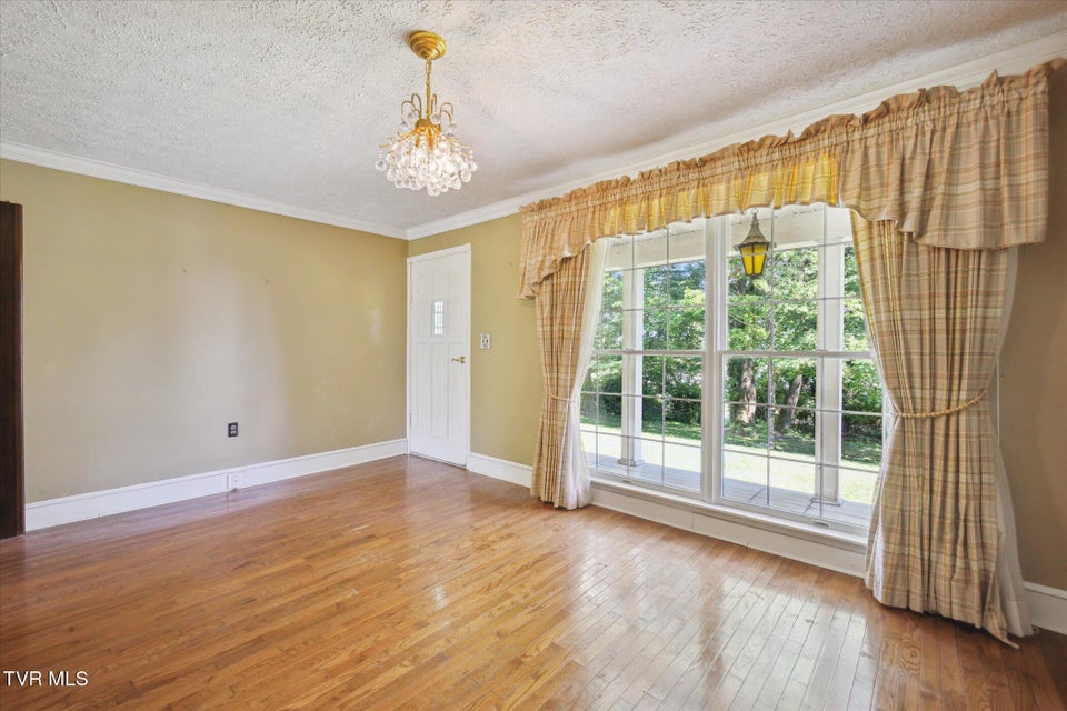 Photo #16: 15493 Siesta Avenue