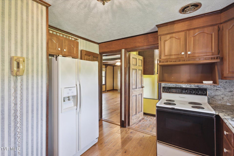 Photo #10: 15493 Siesta Avenue