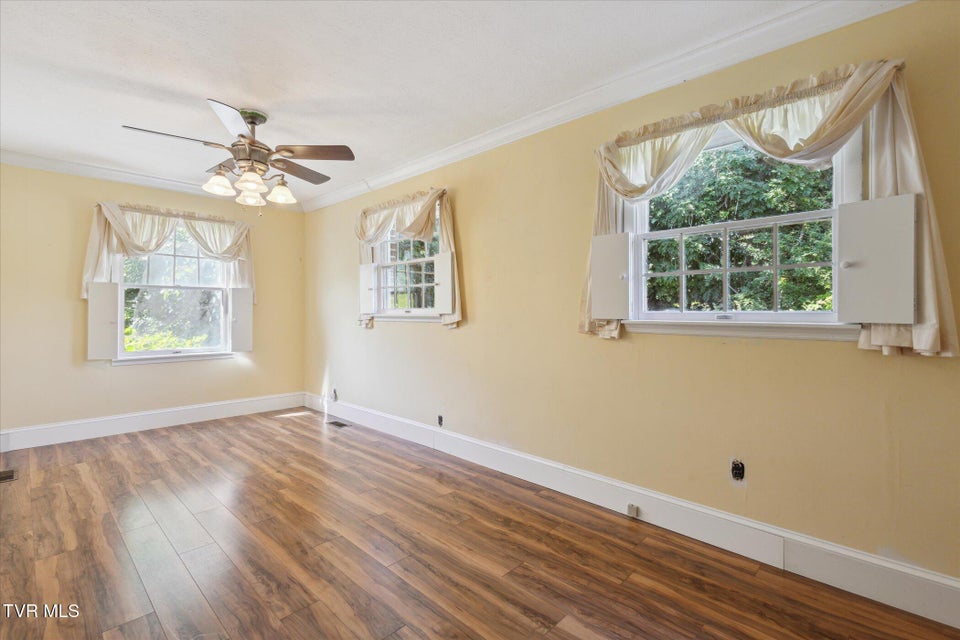 Photo #18: 15493 Siesta Avenue