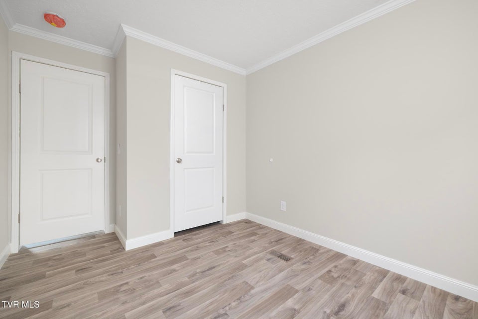 Photo #13: 1024 Walnut Avenue