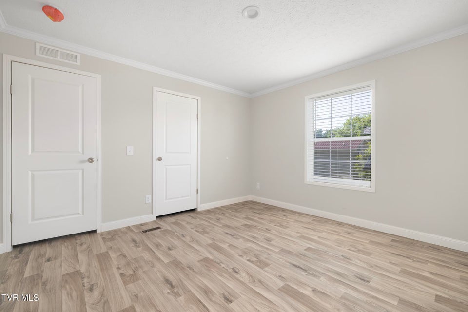Photo #15: 1024 Walnut Avenue