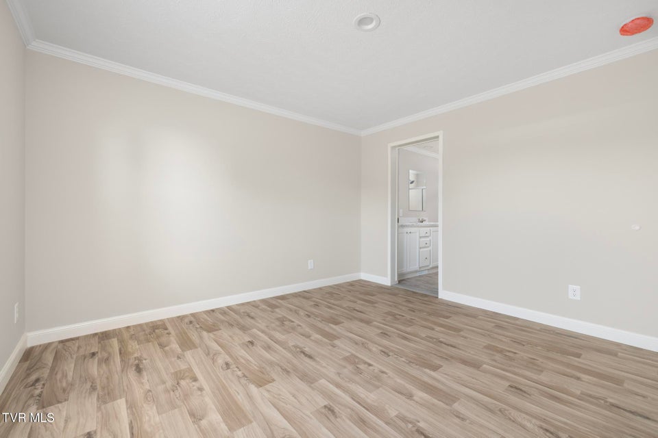 Photo #16: 1024 Walnut Avenue